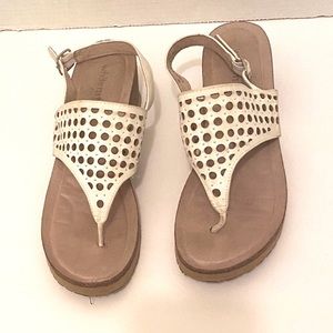 White Mountain Pre-Owned White Wedge Sandals Size 10